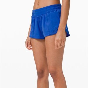 Lululemon 2.5 in low rise hotty hot shorts